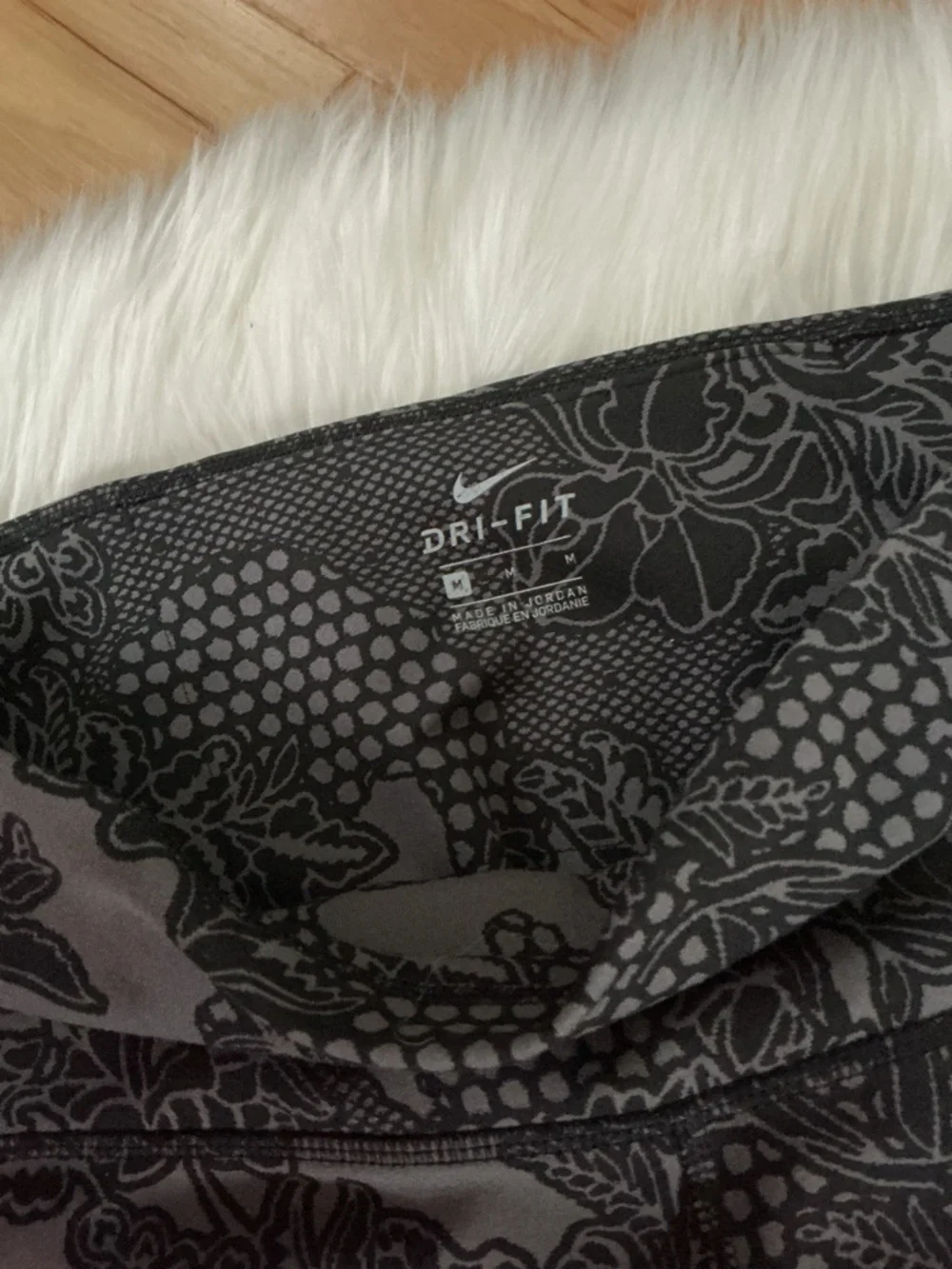 Nike Dri Fit High Rise Floral Lace Print Leggings Size Medium - Picture 3 of 4